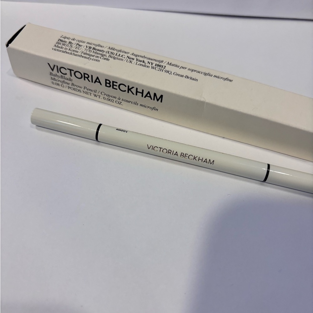 Victoria Beckham - Picture 2 of 3